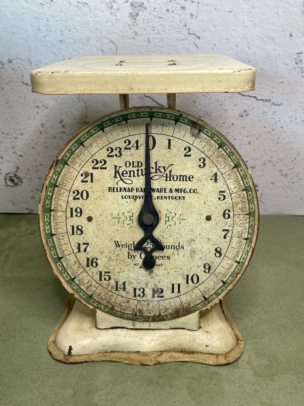 Belknap Hardware & Mfg. Co. Old Kentucky Home 25 lb. Scale Vintage Antique Cream